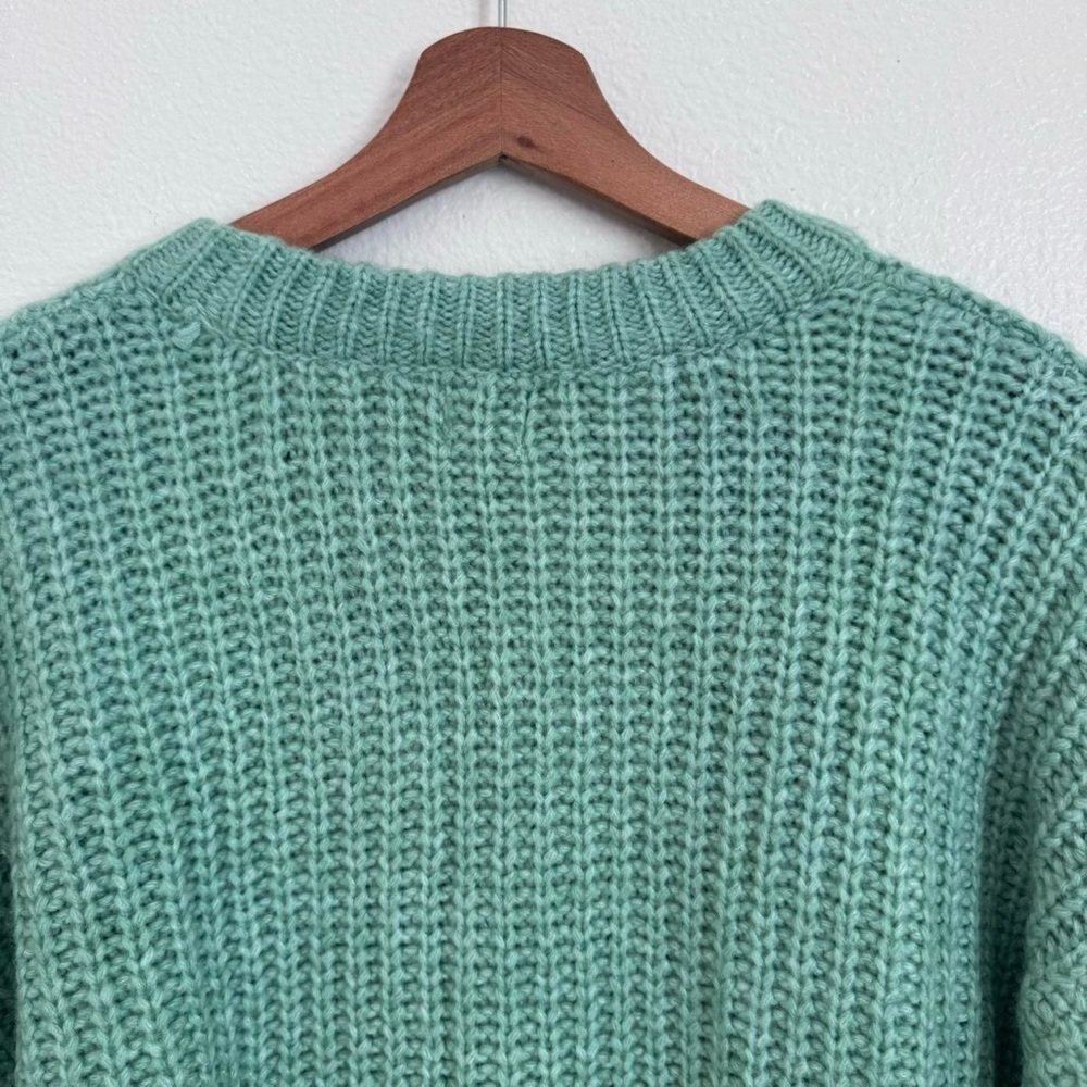 Women’s  Green  Chunky Knit Sweater Size M - Picture 3 of 4